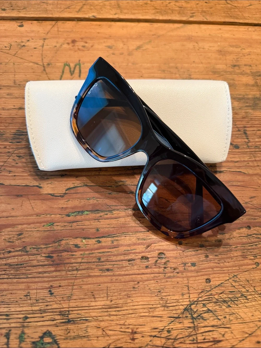 Two Otra Oversized Women's Sunglasses in Black and Tortoiseshell